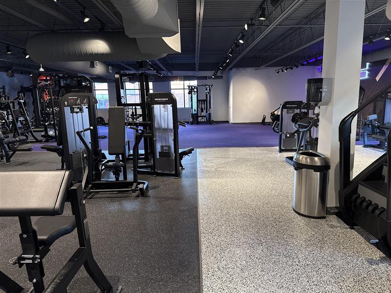 Hammer Strength machines and turf training space